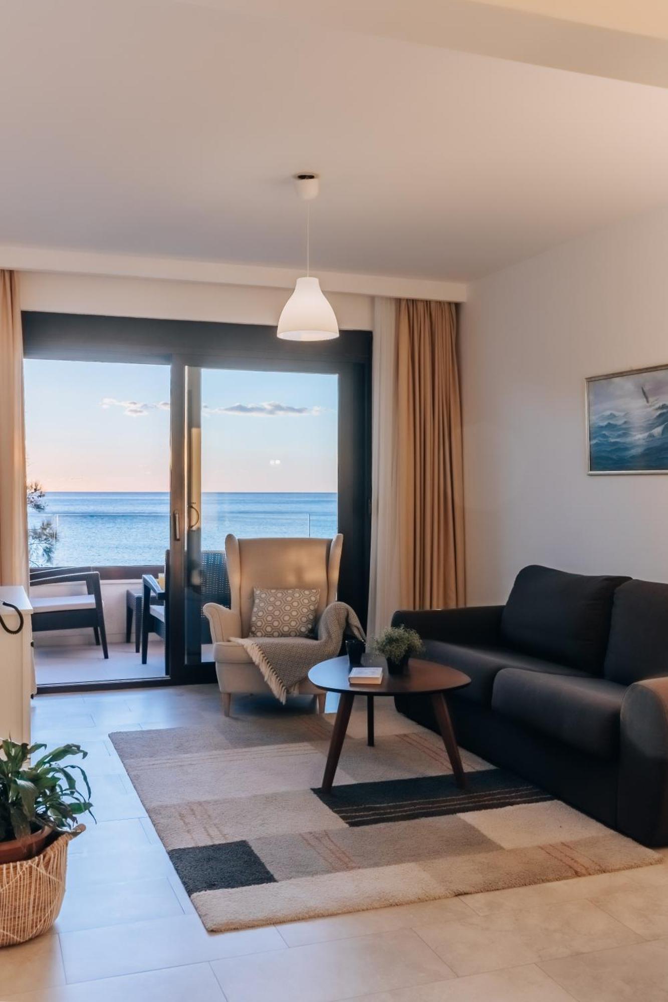 Apartments Kuce Lekovica Beach & Snack Bar- Bistro ภายนอก รูปภาพ