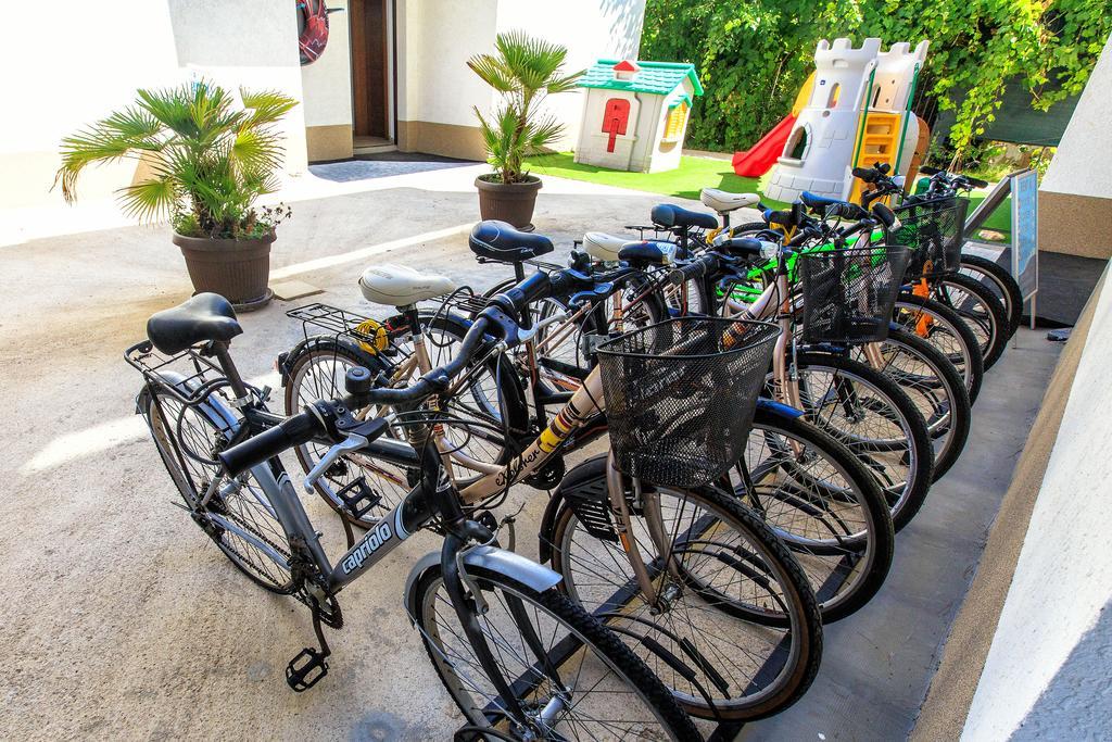 Apartments Kuce Lekovica Beach & Snack Bar- Bistro ภายนอก รูปภาพ