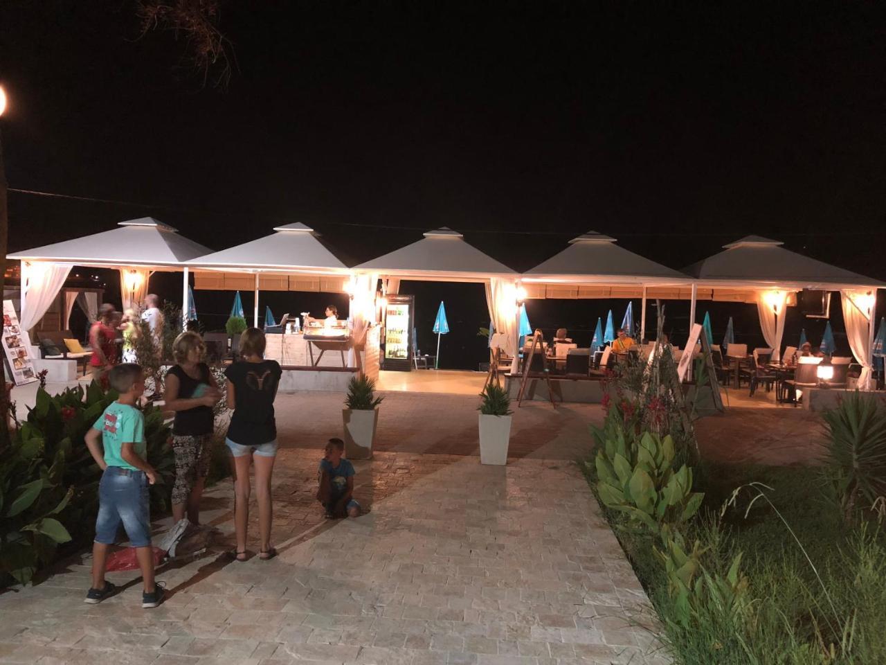 Apartments Kuce Lekovica Beach & Snack Bar- Bistro ภายนอก รูปภาพ
