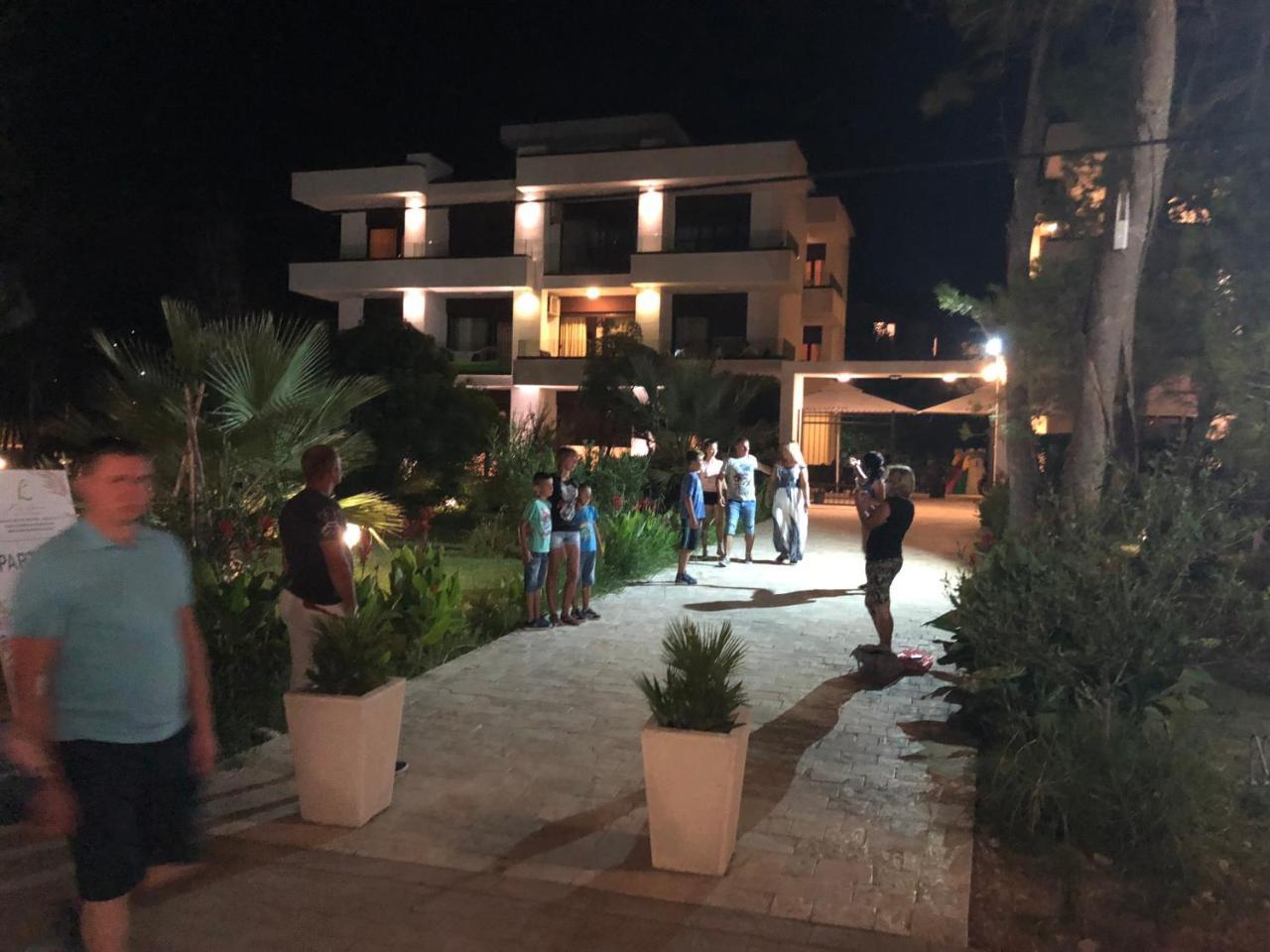 Apartments Kuce Lekovica Beach & Snack Bar- Bistro ภายนอก รูปภาพ