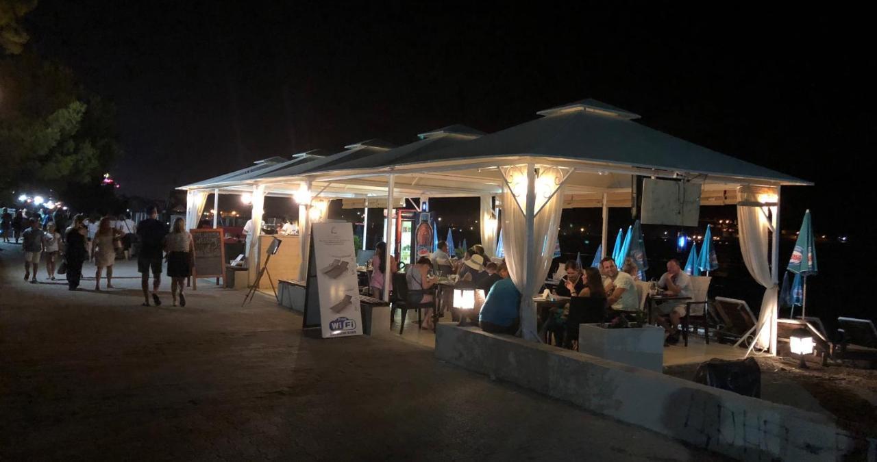 Apartments Kuce Lekovica Beach & Snack Bar- Bistro ภายนอก รูปภาพ